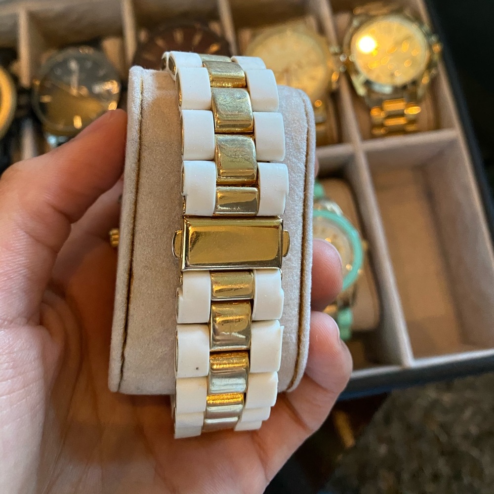 Watch - Picture 2 of 2